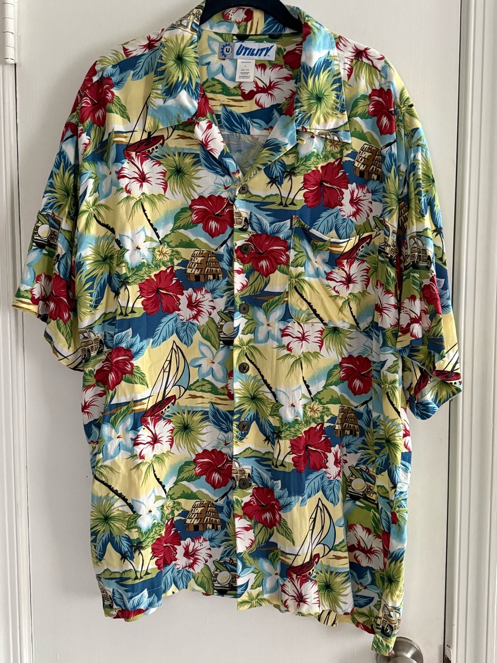 UTILITY Vintage Y2K Rayon Hawaiian Tropical Floral Button Down Mens Shirt Size L